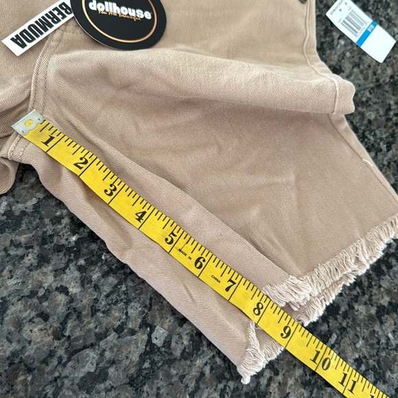 Dollhouse tan classic Bermuda shorts NWT 9/10 - Picture 8 of 10